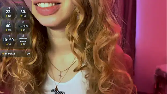 Snapshot of LunaCrave chatting on December 14, 10:20 am LunaCrave online show from December 14, 10:20 am