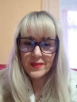 Snapshot of Amelialove42 chatting on October 31, 1:56 pm Amelialove42 online show from October 31, 1:56 pm