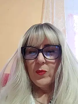 Snapshot of Amelialove42 chatting on November 1, 1:24 pm Amelialove42 online show from November 1, 1:24 pm