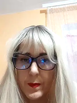 Snapshot of Amelialove42 chatting on November 16, 4:23 pm Amelialove42 online show from November 16, 4:23 pm