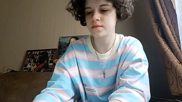 Snapshot of JesseniaHanney chatting on October 16, 9:10 am JesseniaHanney online show from October 16, 9:10 am