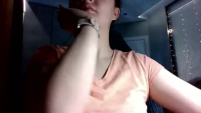 MoodieMira online show from November 6, 7:26 pm