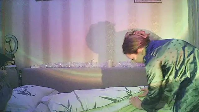 MoodieMira online show from February 4, 4:57 pm