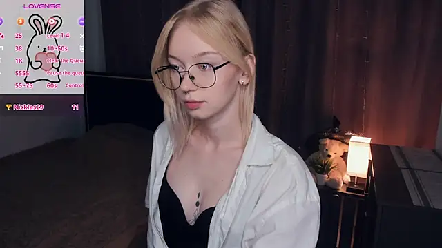 Snapshot of CleoStier chatting on October 9, 7:23 pm CleoStier online show from October 9, 7:23 pm