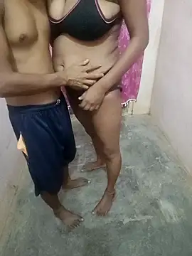 Snapshot of indian_Couple_1999 chatting on October 10, 5:45 pm indian Couple 1999 online show from October 10, 5:45 pm