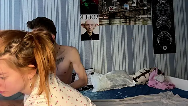 Snapshot of EmiliaCouple chatting on March 6, 6:21 am EmiliaCouple online show from March 6, 6:21 am