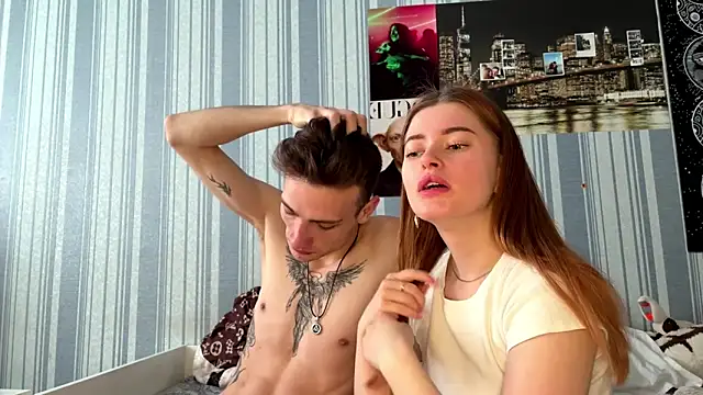 Snapshot of EmiliaCouple chatting on March 10, 7:13 am EmiliaCouple online show from March 10, 7:13 am