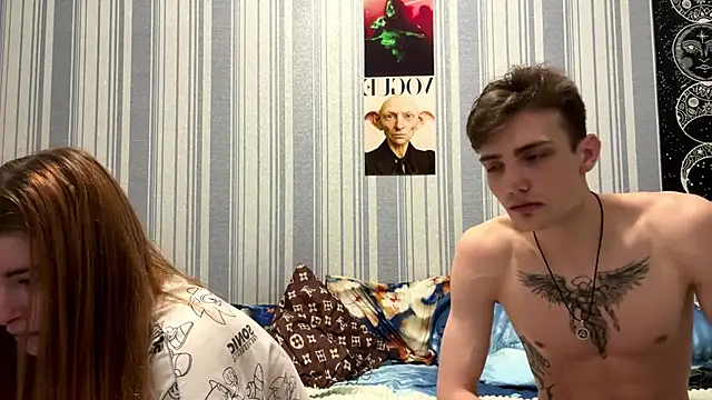 Snapshot of EmiliaCouple chatting on March 29, 5:46 pm EmiliaCouple online show from March 29, 5:46 pm