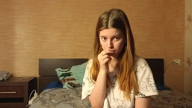 EmiliaCouple online show from June 9, 8:15 am