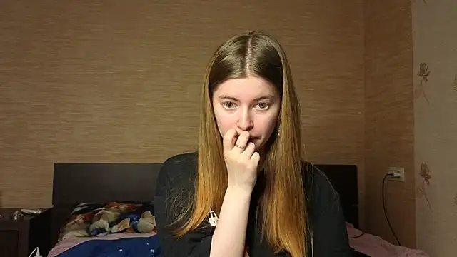 EmiliaCouple online show from June 29, 11:32 am
