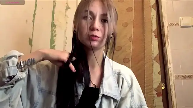 Snapshot of ArianeBhayani chatting on October 9, 9:13 pm ArianeBhayani online show from October 9, 9:13 pm