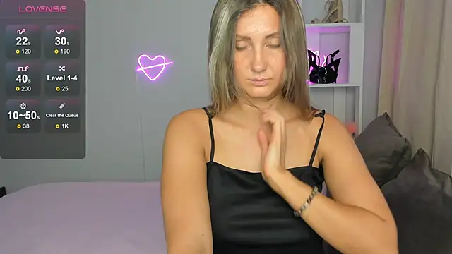 Snapshot of NikkiKiss__ chatting on October 21, 1:39 am NikkiKiss online show from October 21, 1:39 am