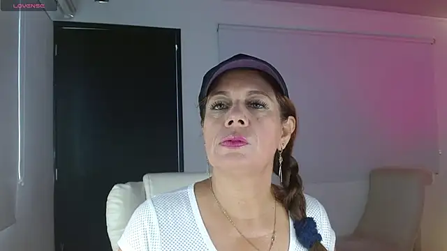 Snapshot of channelsmith_55 chatting on March 3, 1:17 pm channelsmith 55 online show from March 3, 1:17 pm