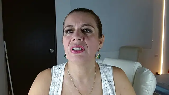 Snapshot of channelsmith_55 chatting on April 17, 1:14 pm channelsmith 55 online show from April 17, 1:14 pm