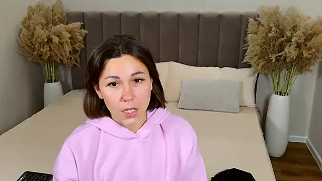 EdenSolis online show from November 17, 9:37 am