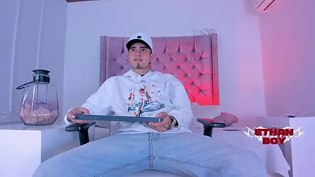 Ethan Boy  online show from November 24, 8:41 pm