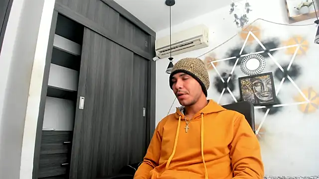 Snapshot of jhapsson_wong chatting on October 11, 3:10 pm jhapsson wong online show from October 11, 3:10 pm