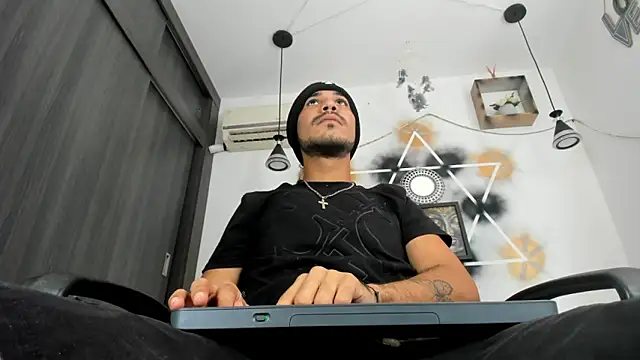 Snapshot of jhapsson_wong chatting on October 18, 3:02 pm jhapsson wong online show from October 18, 3:02 pm