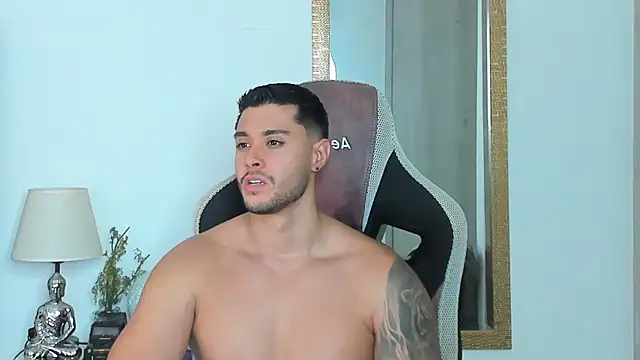 Snapshot of Ken_mailik1 chatting on July 22, 11:18 pm Ken mailik1 online show from July 22, 11:18 pm