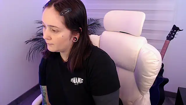 Snapshot of Fallenag666 chatting on December 2, 1:00 am Fallenag666 online show from December 2, 1:00 am