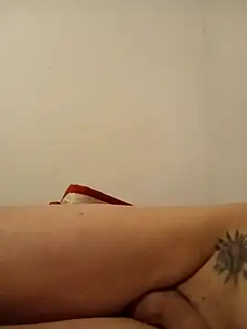 Snapshot of jjLARAY chatting on October 31, 1:06 am jjLARAY online show from October 31, 1:06 am