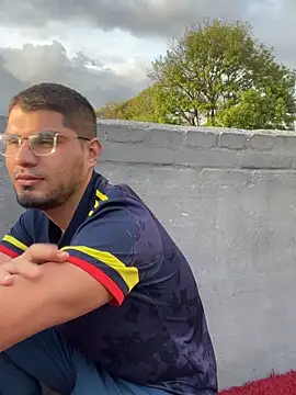 mirallesandbig online show from October 20, 9:59 pm