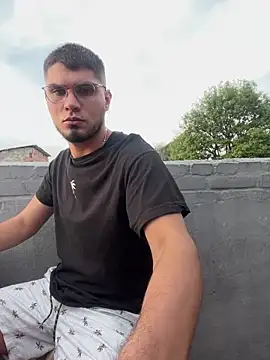 mirallesandbig online show from November 5, 9:59 pm