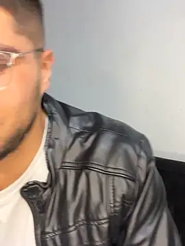 mirallesandbig online show from December 3, 12:51 am