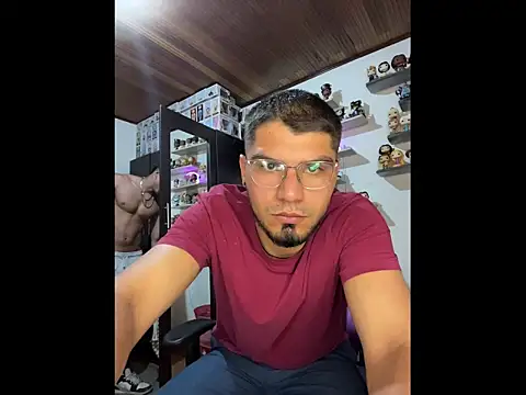 mirallesandbig online show from December 14, 8:57 pm