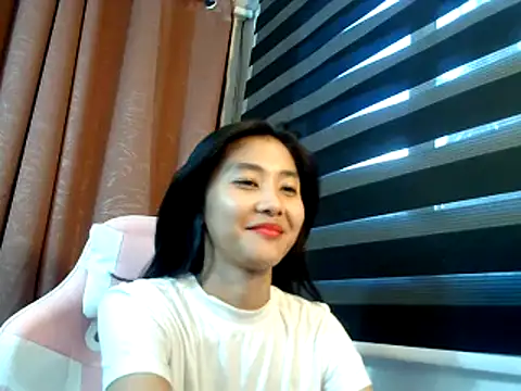 Snapshot of De_amore chatting on October 12, 8:24 am De amore online show from October 12, 8:24 am