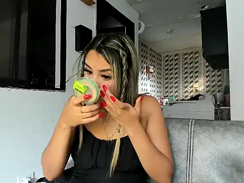 Snapshot of sarita-moree chatting on February 24, 1:09 pm sarita-moree online show from February 24, 1:09 pm