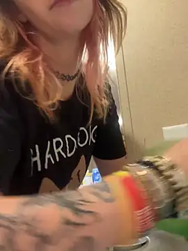 Snapshot of Mustbethemoney1234 chatting on October 22, 6:13 am Mustbethemoney1234 online show from October 22, 6:13 am