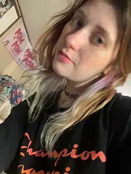 Snapshot of Mustbethemoney1234 chatting on November 24, 5:40 am Mustbethemoney1234 online show from November 24, 5:40 am