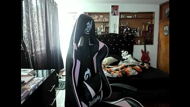 Snapshot of Maki_Zein_ chatting on October 29, 3:47 pm Maki Zein online show from October 29, 3:47 pm