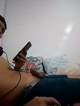 Snapshot of Flirtdick03 chatting on February 2, 7:07 am Flirtdick03 online show from February 2, 7:07 am