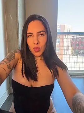 Lolathebaddie online show from March 26, 7:30 pm