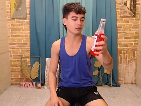 Snapshot of boy_raphael chatting on November 3, 5:42 am boy raphael online show from November 3, 5:42 am