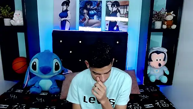 Snapshot of x_Aaron_x chatting on October 11, 3:28 am x Aaron x online show from October 11, 3:28 am