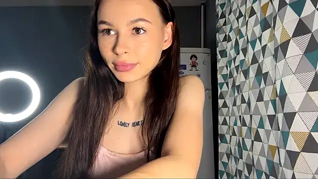 Snapshot of RemaBugbee chatting on October 10, 9:14 pm RemaBugbee online show from October 10, 9:14 pm