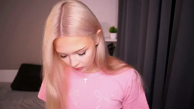 KaryTasch online show from October 19, 7:03 pm