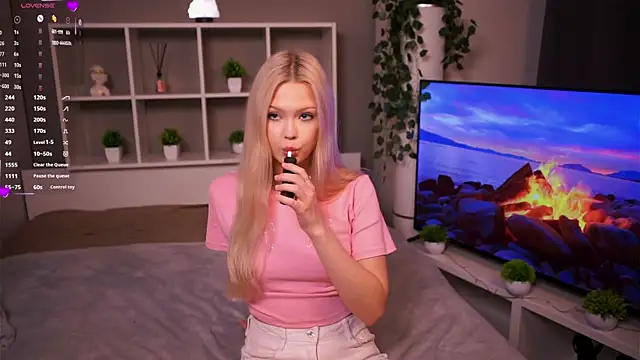 KaryTasch online show from November 2, 10:34 pm