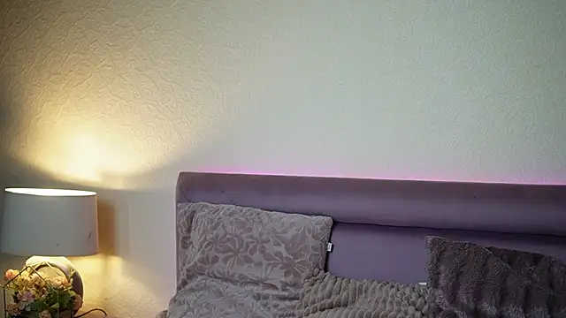 JoelleApril online show from June 8, 8:31 pm
