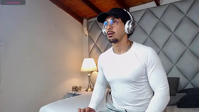 Liam Espinoza online show from October 20, 7:58 pm