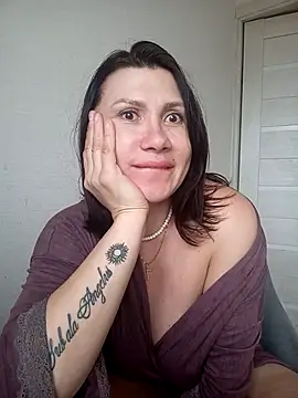 Snapshot of Ambika_beauty chatting on April 2, 7:17 am Ambika beauty online show from April 2, 7:17 am