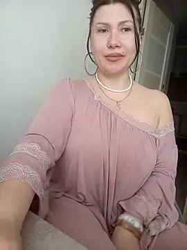 Snapshot of Ambika_beauty chatting on April 6, 8:26 am Ambika beauty online show from April 6, 8:26 am