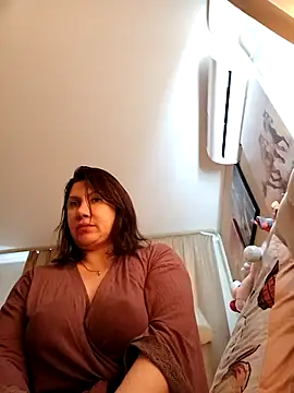 Snapshot of Ambika_beauty chatting on May 2, 11:15 am Ambika beauty online show from May 2, 11:15 am