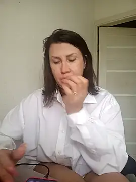 Snapshot of Ambika_beauty chatting on May 11, 2:45 pm Ambika beauty online show from May 11, 2:45 pm
