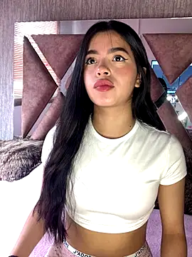 Snapshot of LunaMoore_Pink chatting on October 17, 1:57 pm LunaMoore Pink online show from October 17, 1:57 pm