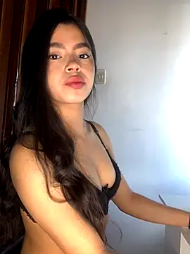 Snapshot of LunaMoore_Pink chatting on October 18, 1:23 pm LunaMoore Pink online show from October 18, 1:23 pm