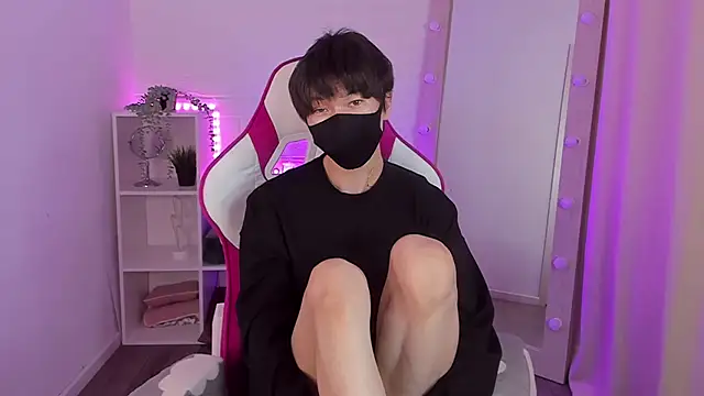 Snapshot of ShyAzianBoy chatting on October 15, 1:00 pm ShyAzianBoy online show from October 15, 1:00 pm